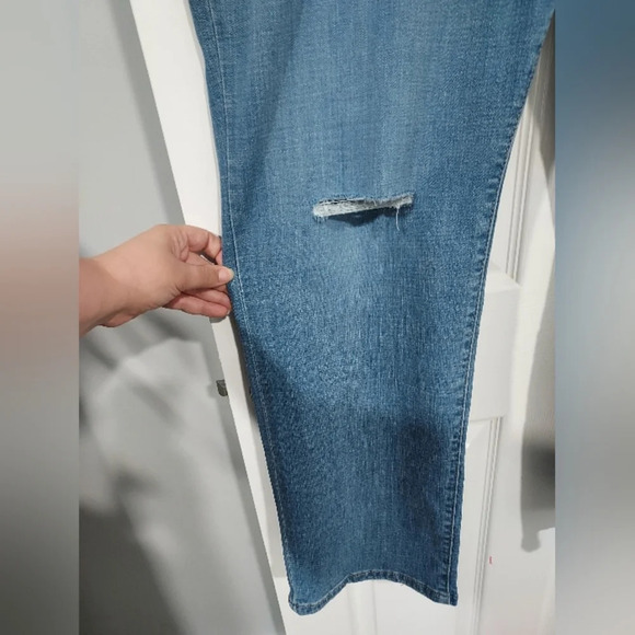 NWT Levi 725 High-Rise Slim Straight Medium Wash Denim Jeans in Size 22W - Picture 4 of 13